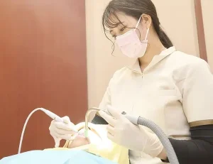 枚方市樟葉の歯医者、たかぎ歯科クリニックで歯の「白い斑点（ホワイトスポット）」は治る？自力で消す方法について解説