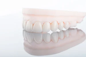 枚方市樟葉の歯医者、たかぎ歯科クリニックで歯ぐきが紫色なのは何が原因？治療法や予防法も解説